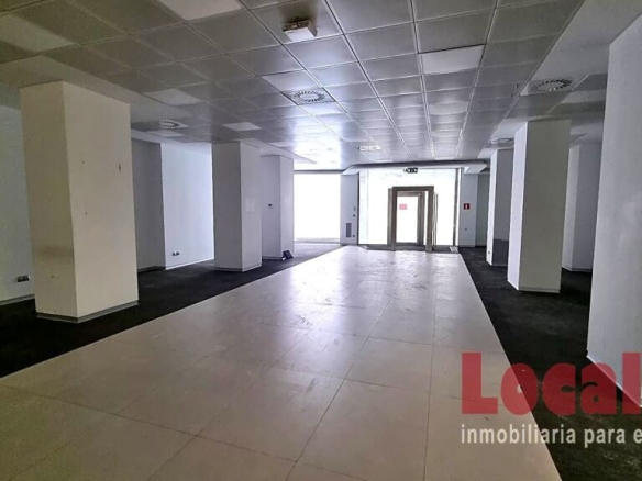 Imagen 1 de Local diseñado como oficina bancaria Torrelavega