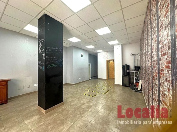 Imagen 3 de Coqueto y amplio local reformado en Torrelavega.