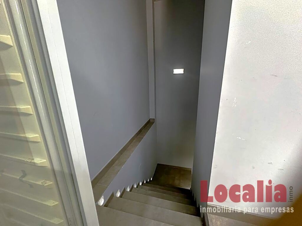 Imagen 4 de Coqueto y amplio local reformado en Torrelavega.