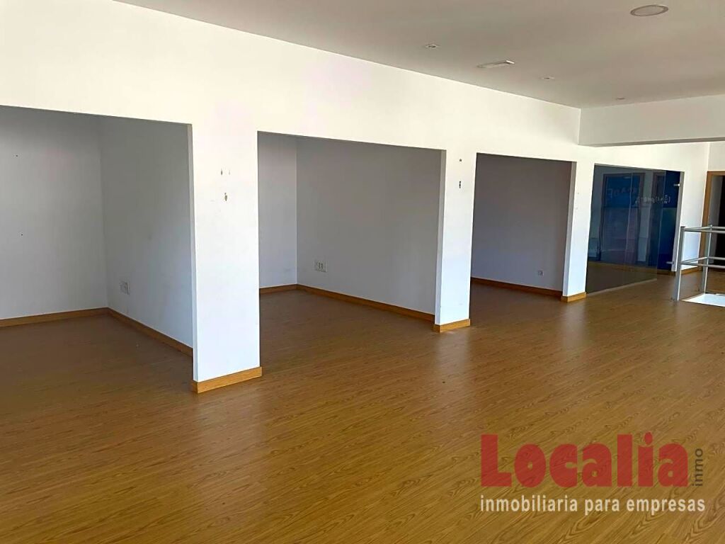 Imagen 4 de Interesante nave mayor de 550 metros en Camargo.