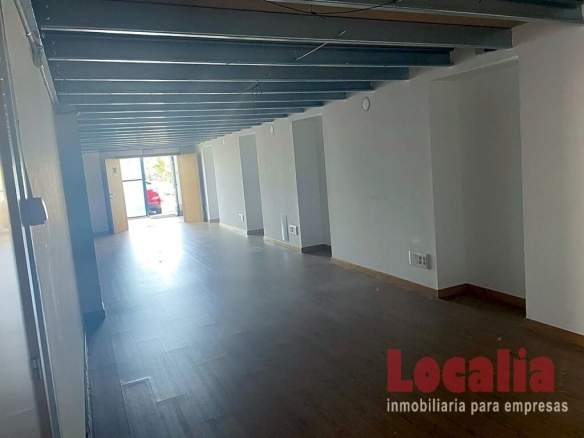 Imagen 1 de Interesante nave mayor de 550 metros en Camargo.