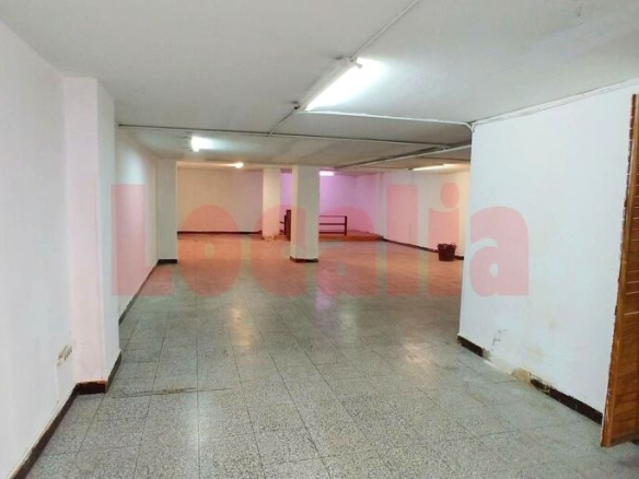 Imagen 2 de Magnífico local frente a Las Estaciones