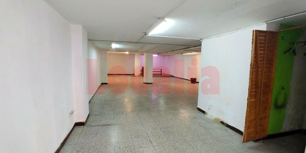 Imagen 2 de Magnífico local frente a Las Estaciones