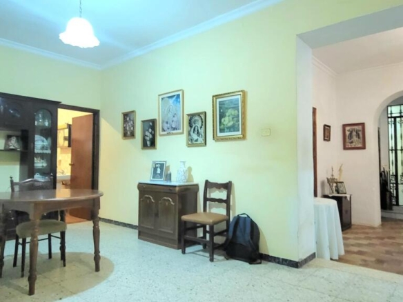 muy cerca de La Plaza de La constitución y bodega en funcionamiento!!