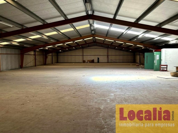 Imagen 2 de Excelente nave de 2300 metros en Barros.