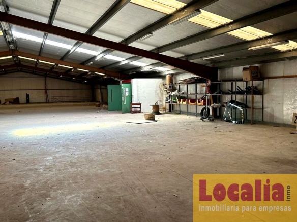 Imagen 3 de Excelente nave de 2300 metros en Barros.