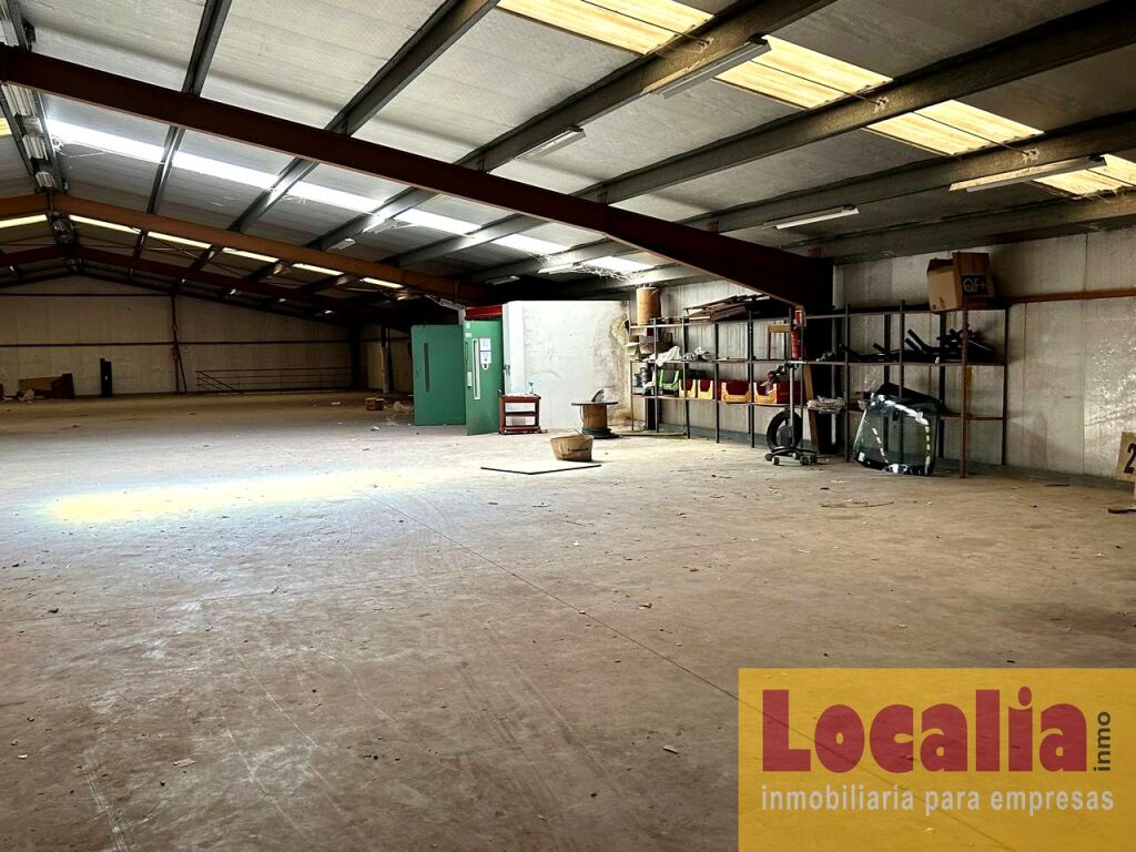 Imagen 3 de Excelente nave de 2300 metros en Barros. Imagen 3 de Excelente nave de 2300 metros en Barros.