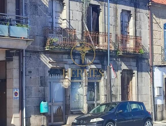 Imagen 3 de Se vende edificio en Tui.