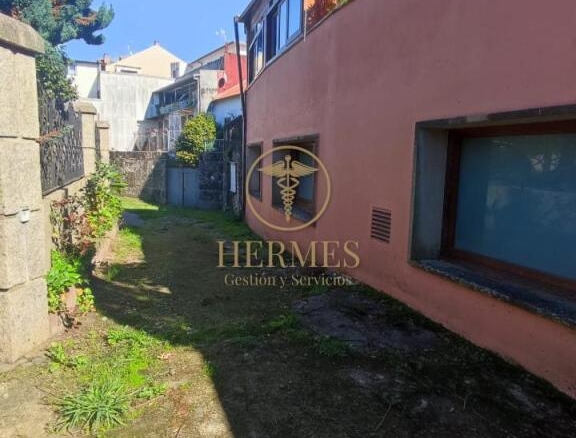 Imagen 4 de Se vende edificio en Tui.