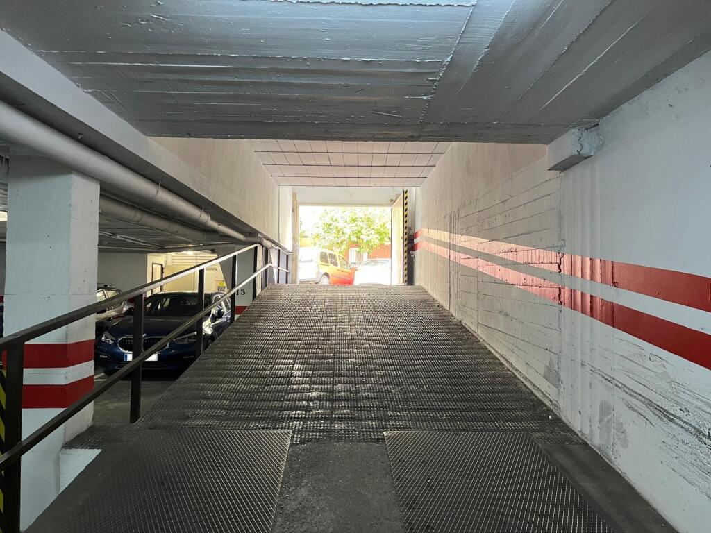 Imagen 2 de PLAZA DE GARAJE EN VENTA EN RAMÓN Y CAJAL Imagen 2 de PLAZA DE GARAJE EN VENTA EN RAMÓN Y CAJAL