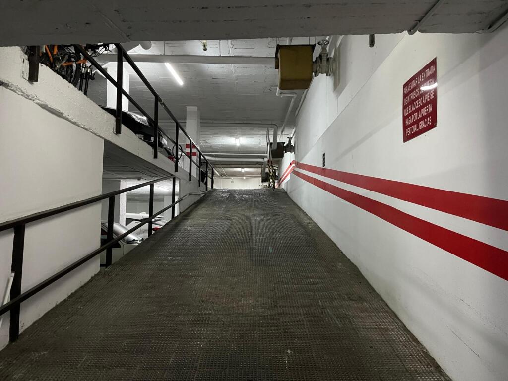 Imagen 4 de PLAZA DE GARAJE EN VENTA EN RAMÓN Y CAJAL Imagen 4 de PLAZA DE GARAJE EN VENTA EN RAMÓN Y CAJAL