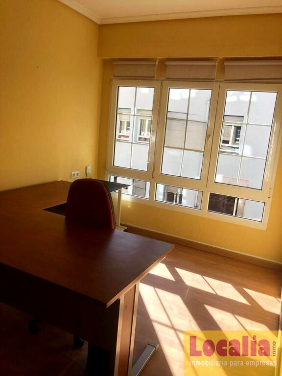 Imagen 2 de Local diáfano en alquiler en Torrelavega