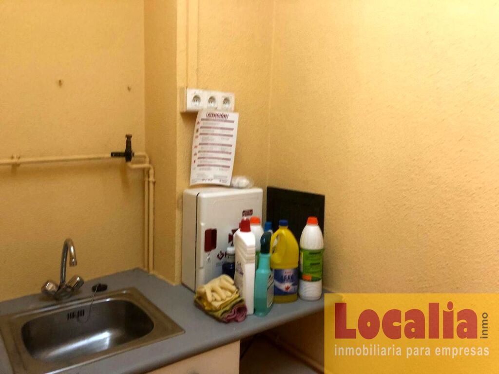 Imagen 4 de Local diáfano en alquiler en Torrelavega