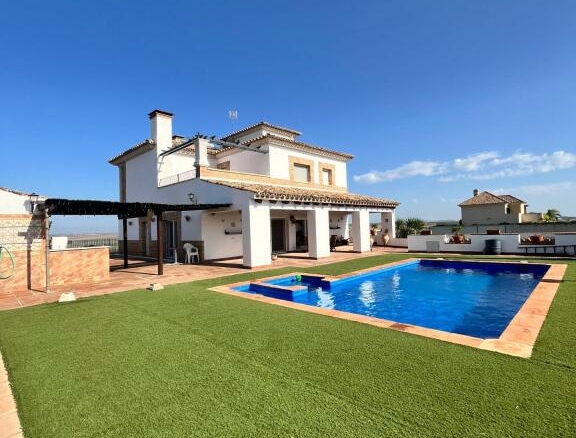 en urbanización privada Cerro de San Cristóbal!!