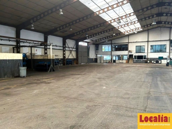 Imagen 4 de Estupenda nave de 3000 m² con campa. Reocin