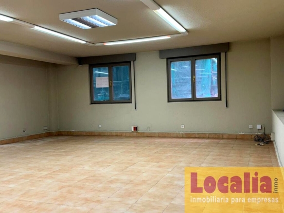 Imagen 2 de Local de 120  m² en alquiler en Santander.