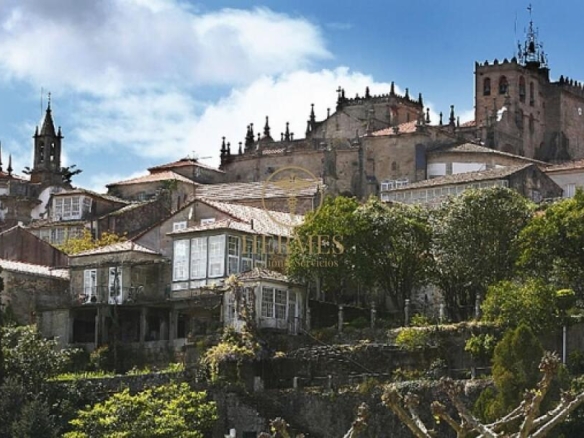 Imagen 1 de Casa en venta casco historico de Tui con vistas al Rio Miño.