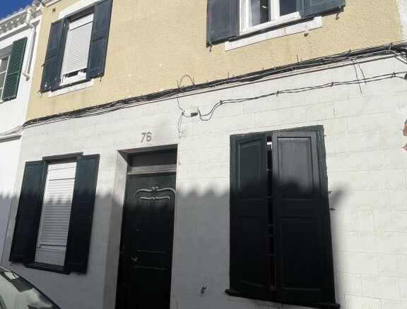 Imagen 2 de ¡Oportunidad única! Casa menorquina con encanto y múltiples posibilidades en el corazón de Es Castel