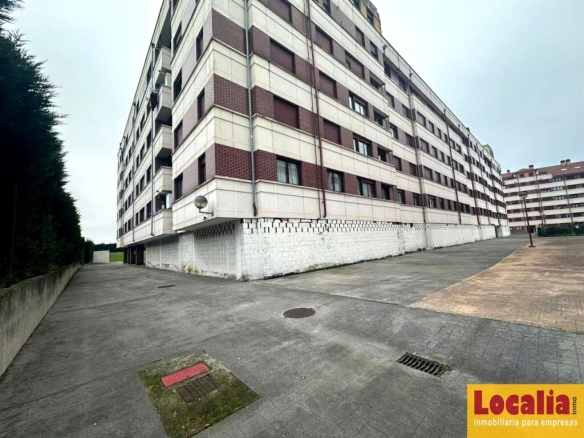 Imagen 1 de Locales con posibilidad de reconvertir. Santander