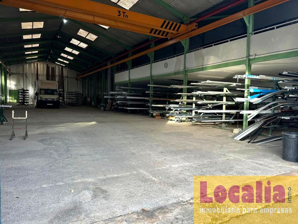 Imagen 2 de Nave industrial 1000 m²en venta. Stgo de Cartes.
