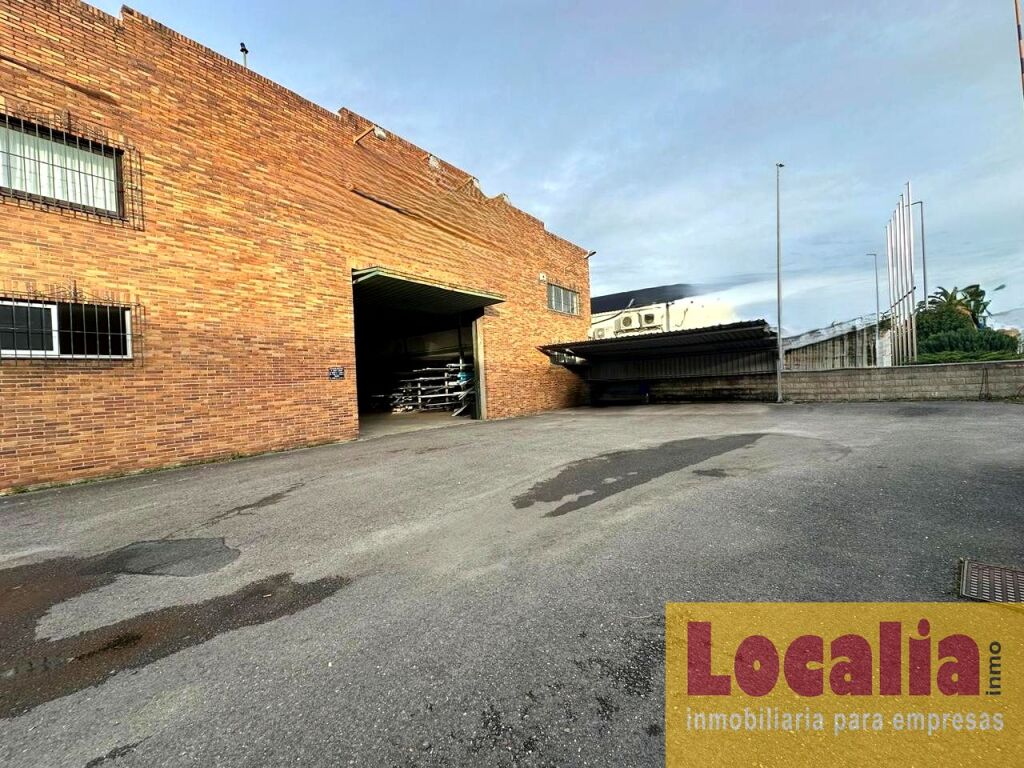 Imagen 1 de Nave industrial 1000 m²en venta. Stgo de Cartes.