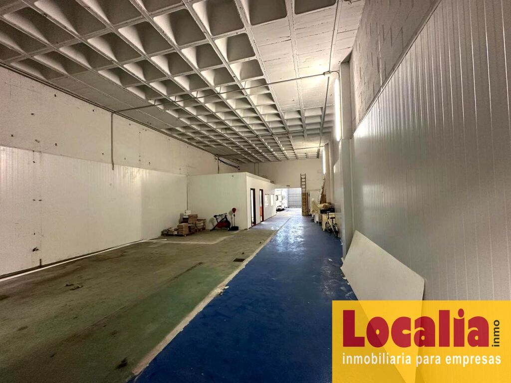 Imagen 2 de Estupenda nave industrial en venta en Bezana