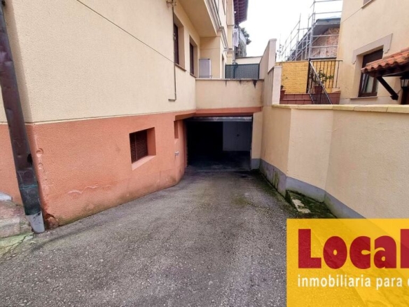 Imagen 2 de Plazas de parking con trastero en Comillas!