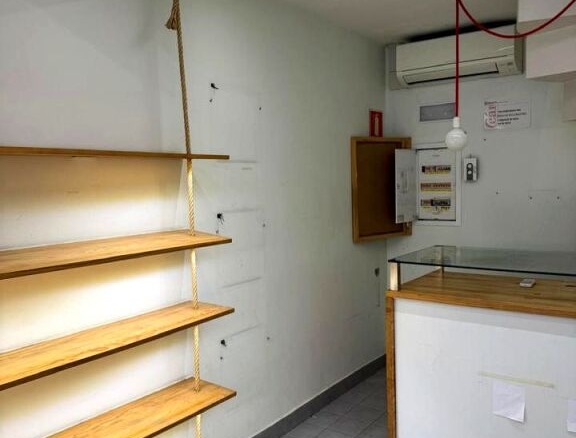 Imagen 4 de Céntrico local en alquiler en Santander.