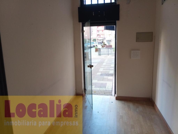 Imagen 2 de Interesante local como academia