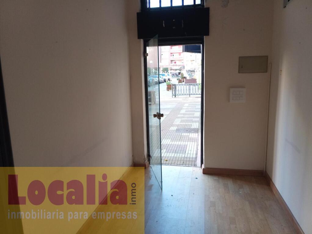 Imagen 2 de Interesante local como academia