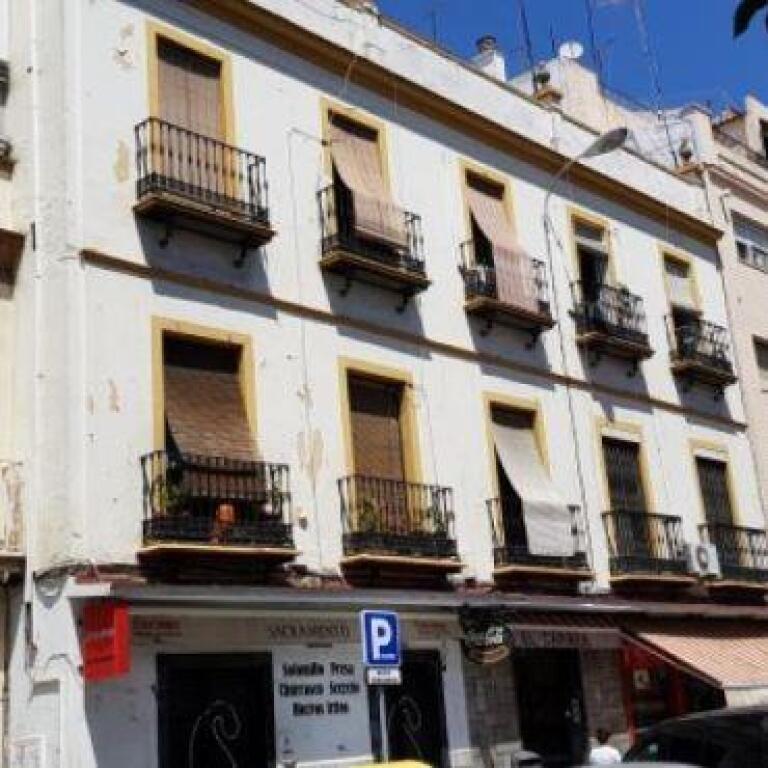 Imagen 3 de Gran oportunidad venta de garajes y trasteros en Calle Feria 141!!!