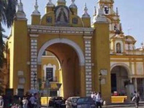 Imagen 4 de Gran oportunidad venta de garajes y trasteros en Calle Feria 141!!!