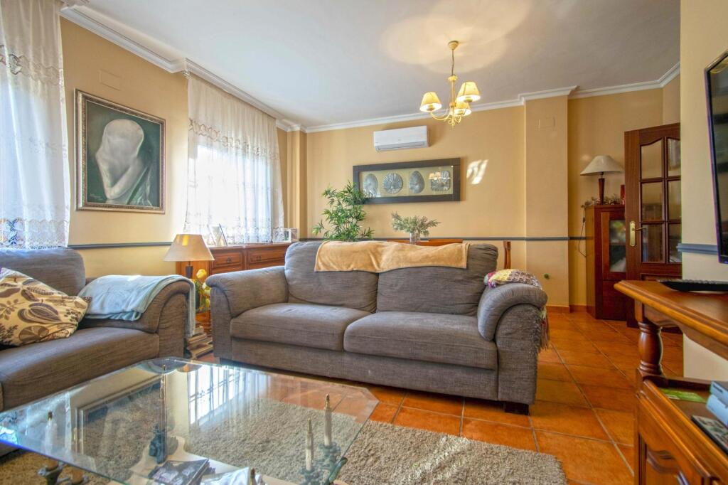 Imagen 3 de Magnífica vivienda pareada en Alcalá de Guadaira!!!