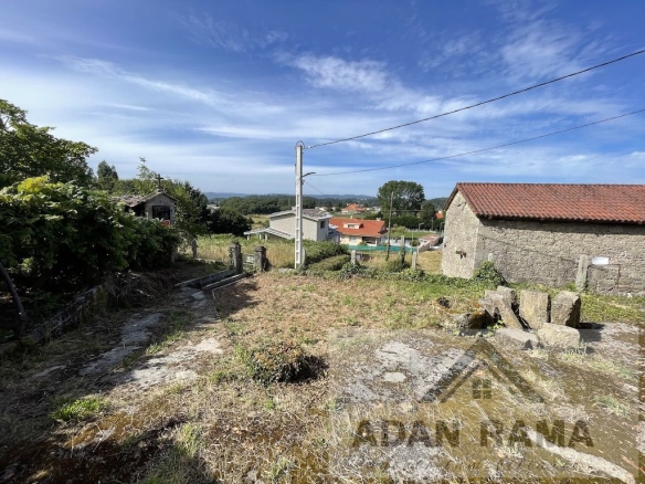 de 328m2 con 4 dormitorios y 1 baño