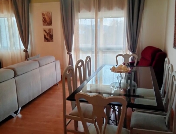 de 87m2 con 3 dormitorios y 1 baño