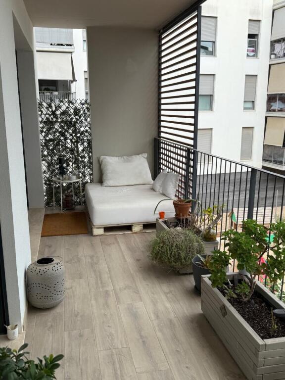 de 92m2 con 3 dormitorios y 2 baños con plaza de garaje y trastero