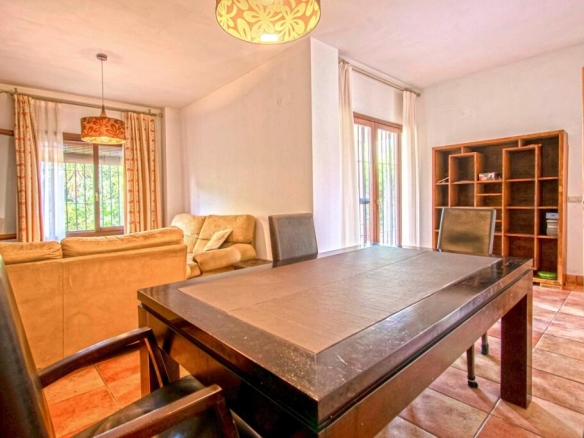 Imagen 4 de Espectacular chalet independiente de una planta en La Juliana!!!