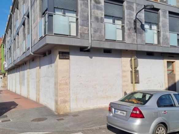 Imagen 2 de El mayor local a pie de calle en Torrelavega