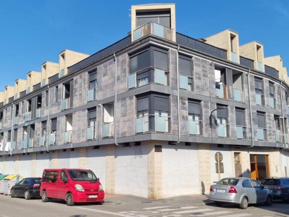 Imagen 1 de El mayor local a pie de calle en Torrelavega - El Club del Propietario Imagen 1 de El mayor local a pie de calle en Torrelavega