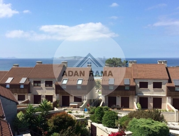 de 230m2 con 4 dormitorios y 4 baños con plaza de garaje y trastero