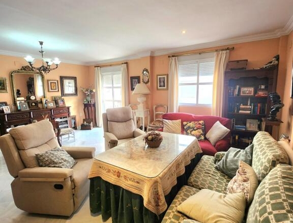 Imagen 2 de Gran vivienda adosada de VPO en la Alcarrachela!!!