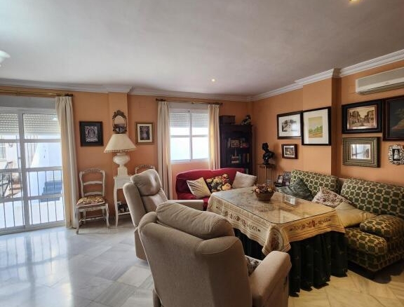 Imagen 3 de Gran vivienda adosada de VPO en la Alcarrachela!!!