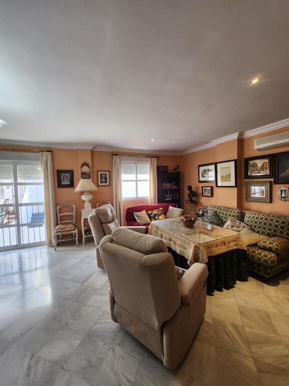 Imagen 3 de Gran vivienda adosada de VPO en la Alcarrachela!!!