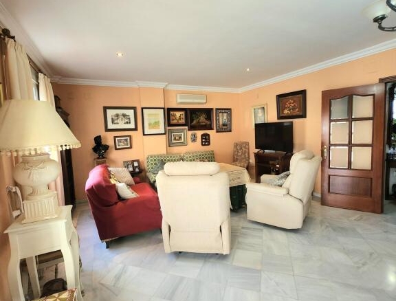 Imagen 4 de Gran vivienda adosada de VPO en la Alcarrachela!!!