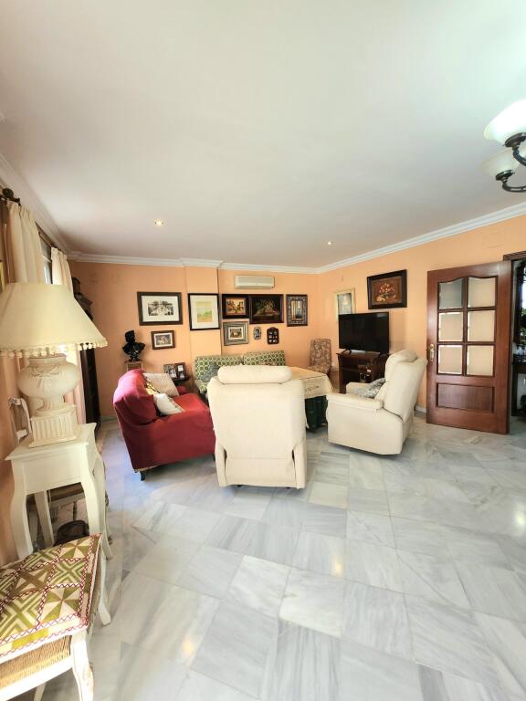 Imagen 4 de Gran vivienda adosada de VPO en la Alcarrachela!!!