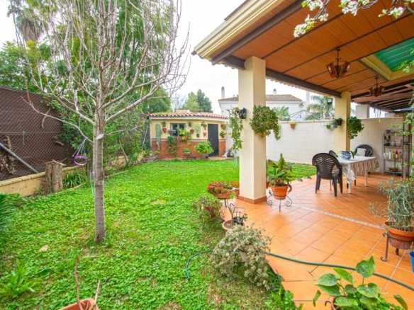 Imagen 4 de Gran vivienda pareada en Gelves junto club deportivo!!