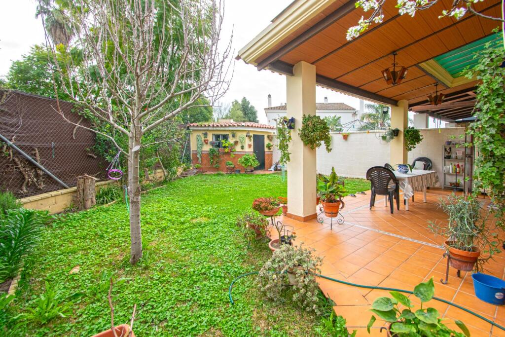 Imagen 4 de Gran vivienda pareada en Gelves junto club deportivo!!