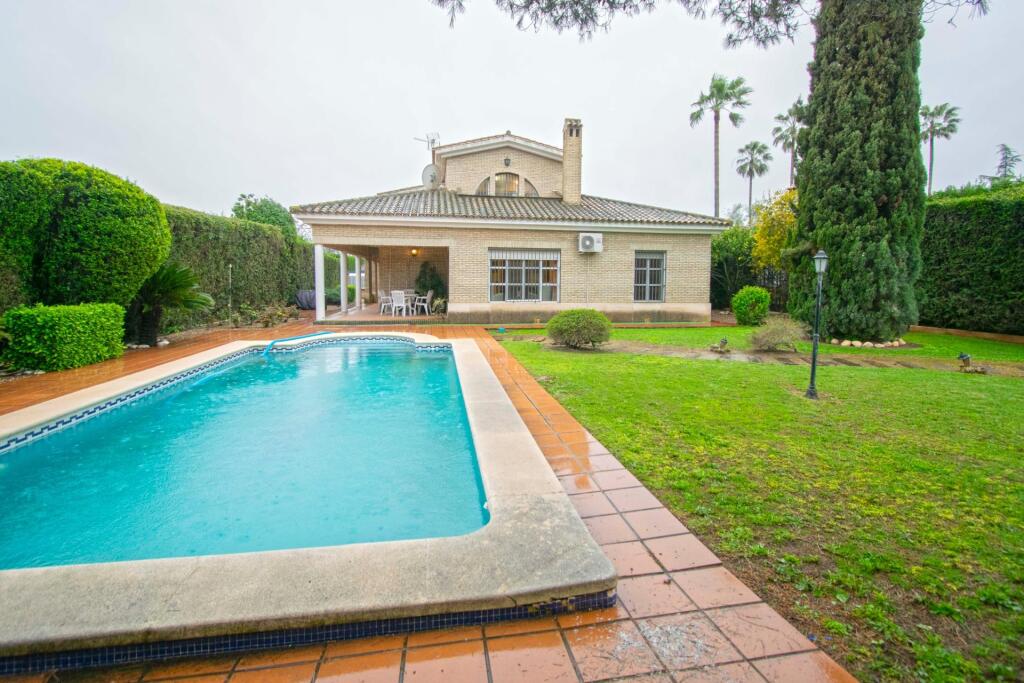 Imagen 2 de Magnífico chalet independiente en Espartinas en Urbanización Huerta Grande!!!! Imagen 2 de Magnífico chalet independiente en Espartinas en Urbanización Huerta Grande!!!!