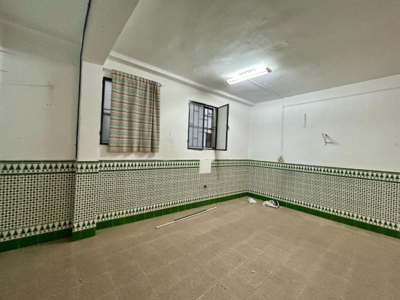 Imagen 2 de LOCAL EN VENTA EN C/ PALENCIA (BELLAVISTA)