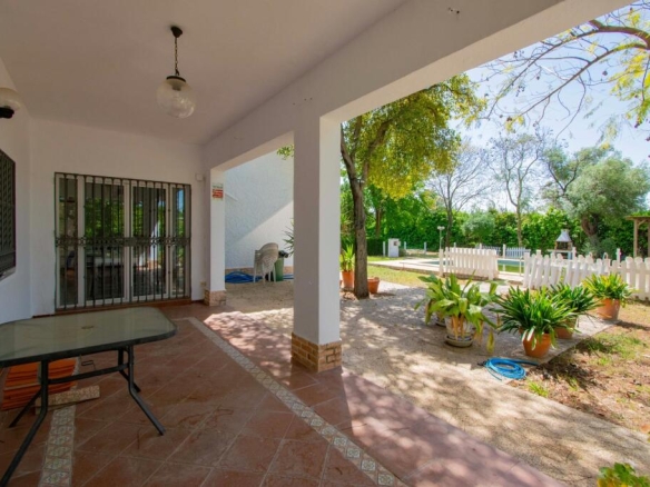 Imagen 2 de Espectacular chalet independiente en Espartinas